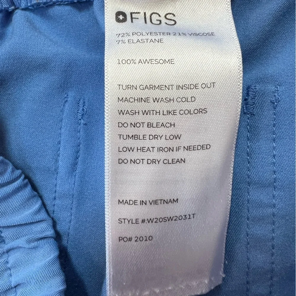 FIGS Yola Skinny Straight Leg Scrub Pants in Ceil Blue (PO #2010), size M/T